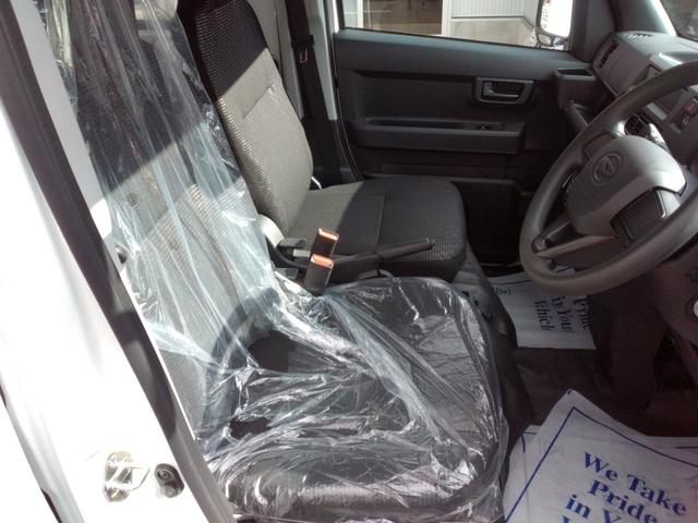 ハイゼットカーゴ ＤＸ　届出済未使用車・衝突軽減ブレーキ・オーバーヘッドシェルフ・コーナーセンサー・キーレスエントリー・パワーウインドウ（19枚目）