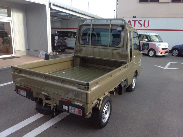 ハイゼットトラック ジャンボエクストラ　届出済未使用車・衝突軽減ブレーキ・ＬＥＤヘッドランプ・ＬＥＤフォグランプ・スマートキー＆プッシュスタート・電動格納式ドアミラー・コーナーセンサー・ＬＥＤ大型荷台作業灯・オーバーヘッドシェルフ（8枚目）