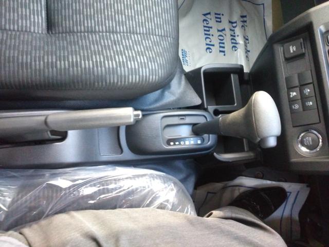 ハイゼットトラック ジャンボエクストラ　届出済未使用車・衝突軽減ブレーキ・ＬＥＤヘッドランプ・ＬＥＤフォグランプ・スマートキー＆プッシュスタート・電動格納式ドアミラー・コーナーセンサー・ＬＥＤ大型荷台作業灯・オーバーヘッドシェルフ（14枚目）