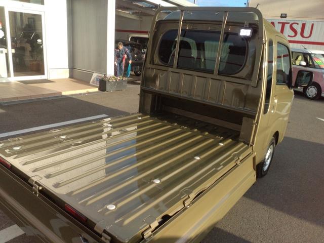 ハイゼットトラック ジャンボエクストラ　届出済未使用車・衝突軽減ブレーキ・ＬＥＤヘッドランプ・ＬＥＤフォグランプ・スマートキー＆プッシュスタート・電動格納式ドアミラー・コーナーセンサー・ＬＥＤ大型荷台作業灯・オーバーヘッドシェルフ（21枚目）