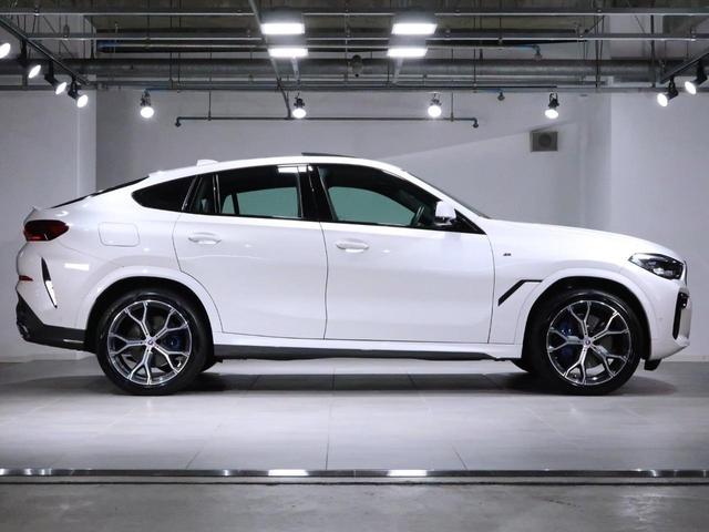 Ｘ６ ｘＤｒｉｖｅ　３５ｄ　Ｍスポーツハイラインパッケージ　マイルドハイブリッド　ハイラインＰ　プラスＰ　パノラマサンルーフ　４ゾーンエアコン　保冷温カップホルダー　アクティブクルーズ　Ｆ＆Ｒシートヒーティング　　ソフトクローズレス　２１ＡＷ（6枚目）