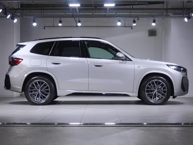 Ｘ１ ｘＤｒｉｖｅ　２０ｄ　Ｍスポーツハイラインパッケージ　パノラマガラスサンルーフ　アクティブシート　モカレザー　１８ＡＷ　Ｆシートヒーティング　ＡｐｐｌｅＣａｒＰｌａｙ　ＡｎｄｒｏｉｄＡｕｔｏ　アクティブクルーズ　ＨＵＤ　インテリアカメラ　オートトランク（7枚目）