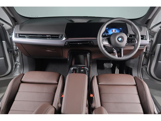 Ｘ１ ｘＤｒｉｖｅ　２０ｄ　Ｍスポーツハイラインパッケージ　パノラマガラスサンルーフ　アクティブシート　モカレザー　１８ＡＷ　Ｆシートヒーティング　ＡｐｐｌｅＣａｒＰｌａｙ　ＡｎｄｒｏｉｄＡｕｔｏ　アクティブクルーズ　ＨＵＤ　インテリアカメラ　オートトランク（8枚目）