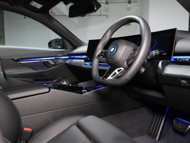ｉ５ ｅＤｒｉｖｅ　４０ツーリング　Ｍスポーツ　カーブドディスプレイ　ハーマンカードン　Ａｐｐｌｅ　Ｃａｒ　Ｐｌａｙ　ヘッドアップディスプレイ　Ｆシートヒーティング　アクティブクルーズ　１９ＡＷ（4枚目）