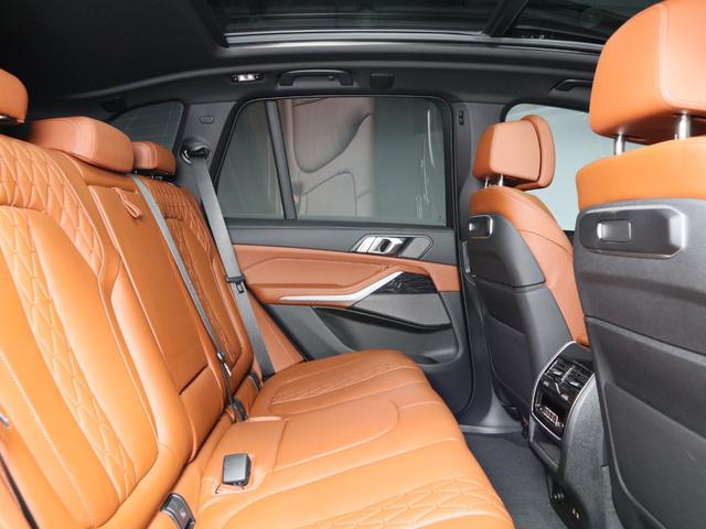 お買い求めのお客様には当社担当スタッフがご納車にお伺いをさせて頂いております。輸送会社任せでなく当社スタッフがお届けいたしますので、安心してお買い求めいただけます。（別途有償）