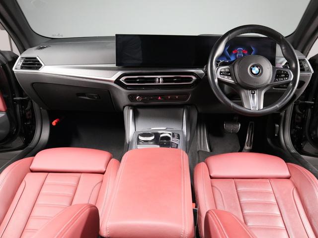 ４シリーズ Ｍ４４０ｉ　ｘＤｒｉｖｅカブリオレ　赤革　ドライビングアシスト　ヘッドアップディスプレイ　ワイヤレスチャージング　ステアリングヒーター　Ｆシートヒーティング　ハーマンカードン　トップビューカメラ　１９ＡＷ（10枚目）