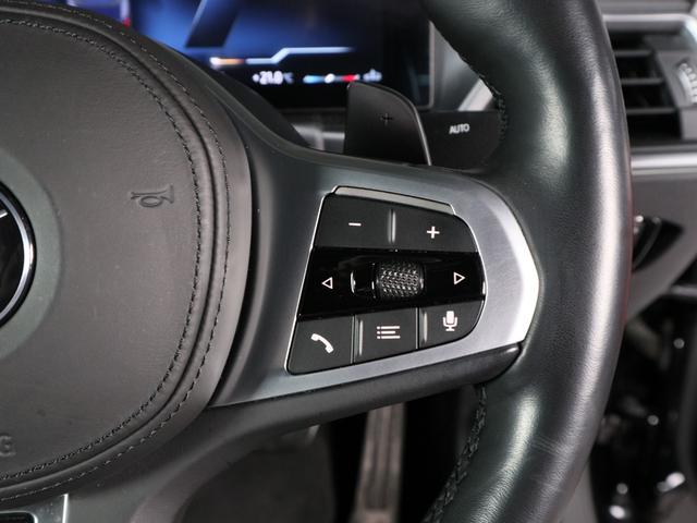 ４シリーズ Ｍ４４０ｉ　ｘＤｒｉｖｅカブリオレ　赤革　ドライビングアシスト　ヘッドアップディスプレイ　ワイヤレスチャージング　ステアリングヒーター　Ｆシートヒーティング　ハーマンカードン　トップビューカメラ　１９ＡＷ（18枚目）