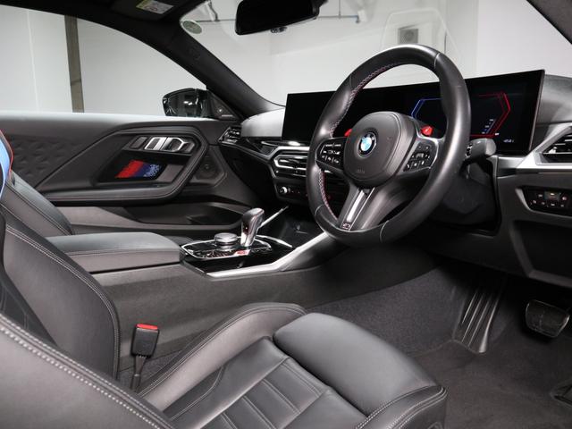 Ｍ２ ベースグレード　ハイラインパッケージ　ＢＭＷ認定中古車２年保証付　ブラックレザー　サンプロテクションガラス　ハーマンカードン　Ｆ１９ＡＷ　Ｒ２０ＡＷ　カーボンミラーカバー（4枚目）