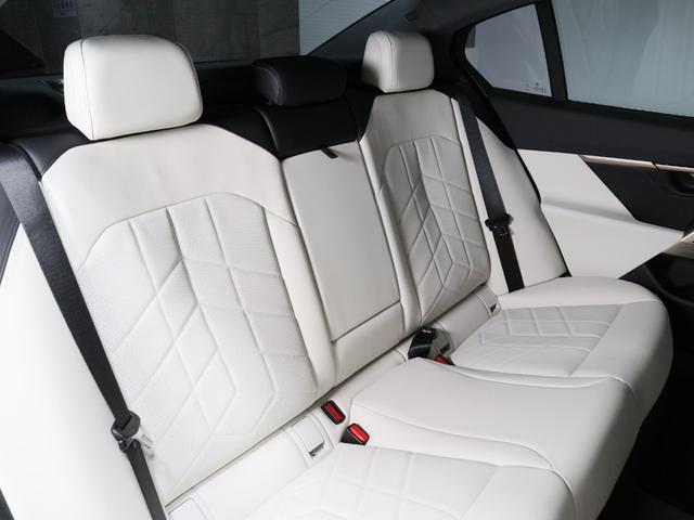 ｉ５ ｅＤｒｉｖｅ　４０　エクセレンス　カーブドディスプレイ　ステアリングホイールヒーティング　Ｆシートヒーティング　ヘッドアップディスプレイ　ハーマンカードン　Ｉｎｄｉｖｉｄｕａｌウッドトリム　１９ＡＷ（12枚目）