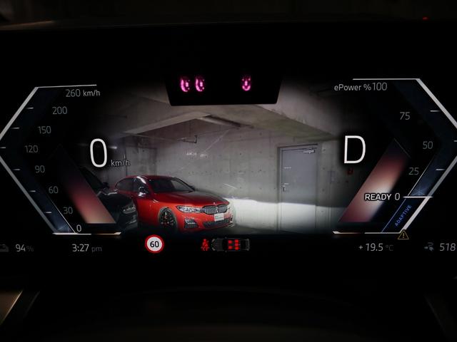 ｉ５ ｅＤｒｉｖｅ　４０　エクセレンス　カーブドディスプレイ　ステアリングホイールヒーティング　Ｆシートヒーティング　ヘッドアップディスプレイ　ハーマンカードン　Ｉｎｄｉｖｉｄｕａｌウッドトリム　１９ＡＷ（19枚目）