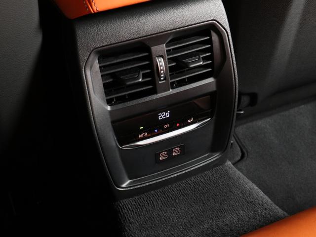 Ｍ３ Ｍ３セダン　コンペティション　Ｍ　ｘＤｒｉｖｅ　エクステンドレザーメリノ　２０ＡＷ　Ｆシートヒーティング　パーキングアシストプラス　ハーマンカードン　ヘッドアップディスプレイ　地デジ　ＡｐｐｌｅＣａｒＰｌａｙ　ＡＣＣ　オートトランク（34枚目）