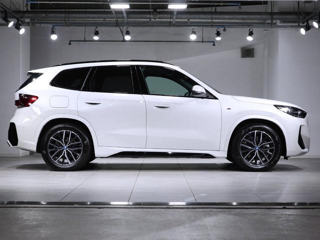 ｉＸ１ ｘＤｒｉｖｅ　３０　Ｍスポーツ　ハイラインパッケージ　ハイラインパッケージ　モカレザー　ハーマンカードン　Ａｐｐｌｅ　Ｃａｒ　Ｐｌａｙ　ヘッドアップディスプレイ　Ｆシートヒーティング　ステアリングホイールヒーティング　１８ＡＷ（8枚目）