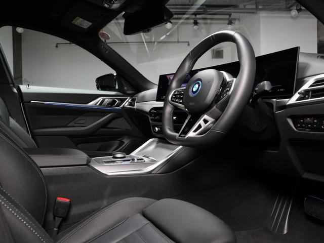 ｉ４ ｅＤｒｉｖｅ　４０　Ｍスポーツ　ＢＭＷ認定中古車２年保証付　サウンドＰ　黒革　ハーマンカードン　ヘッドアップディスプレイ　ステアリングホイールヒーター　地デジ　１８ＡＷ（5枚目）