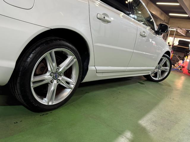 V70 T5 クラシック アダプティブクルーズコントロール ベージュレザーエアシート サンルーフ Harman/Kardon キセノンライト 電動リアゲート ナビTV バックカメラ 液晶メーター シートクーラー 6か月保証付き(61枚目)