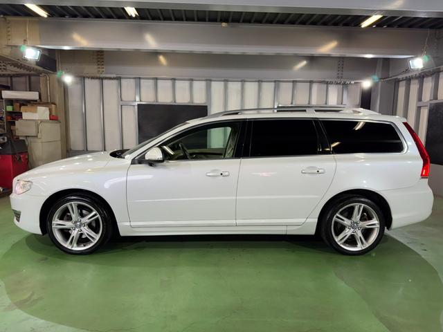 V70 T5 クラシック アダプティブクルーズコントロール ベージュレザーエアシート サンルーフ Harman/Kardon キセノンライト 電動リアゲート ナビTV バックカメラ 液晶メーター シートクーラー 6か月保証付き(69枚目)