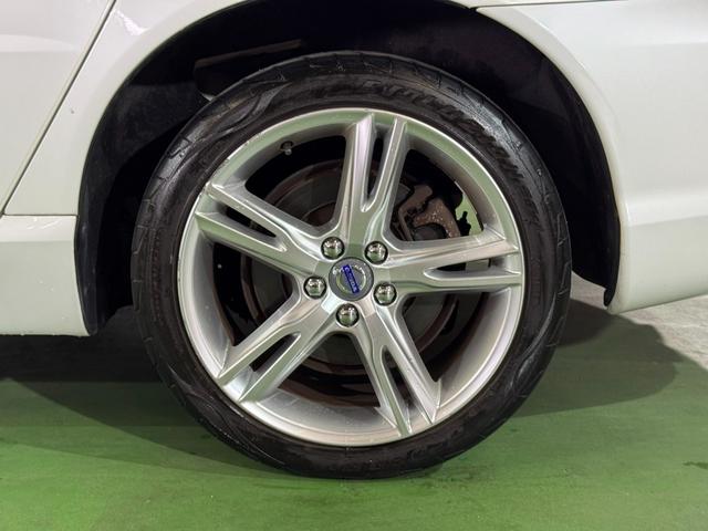 V70 T5 クラシック アダプティブクルーズコントロール ベージュレザーエアシート サンルーフ Harman/Kardon キセノンライト 電動リアゲート ナビTV バックカメラ 液晶メーター シートクーラー 6か月保証付き(70枚目)