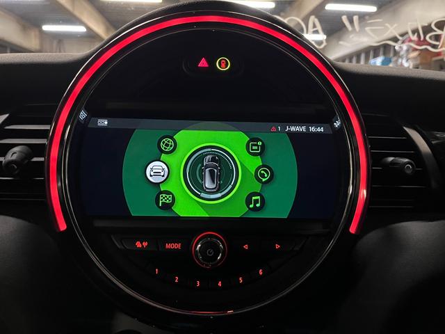 MINI クーパーSD アクティブクルーズコントロール ブラックレザーシート Harman/Kardon/ ドライビングモード LEDライト 前後センサー パドルシフト シートヒーター パーキングアシスト 6か月保証付き(33枚目)