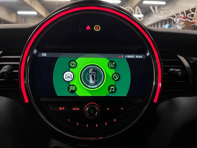 MINI クーパーSD アクティブクルーズコントロール ブラックレザーシート Harman/Kardon/ ドライビングモード LEDライト 前後センサー パドルシフト シートヒーター パーキングアシスト 6か月保証付き(34枚目)