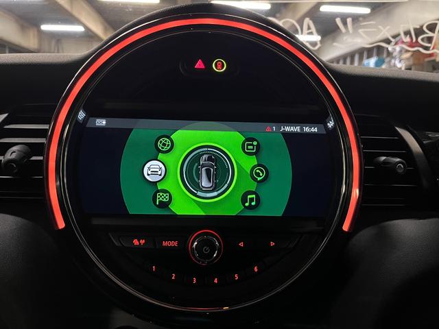 MINI クーパーSD アクティブクルーズコントロール ブラックレザーシート Harman/Kardon/ ドライビングモード LEDライト 前後センサー パドルシフト シートヒーター パーキングアシスト 6か月保証付き(35枚目)