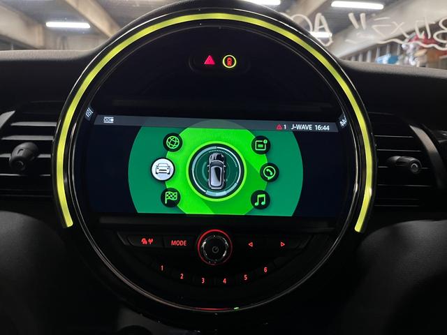 MINI クーパーSD アクティブクルーズコントロール ブラックレザーシート Harman/Kardon/ ドライビングモード LEDライト 前後センサー パドルシフト シートヒーター パーキングアシスト 6か月保証付き(38枚目)