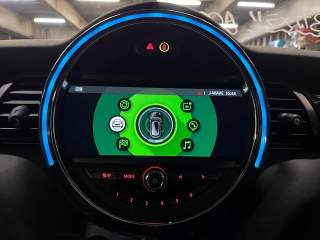 MINI クーパーSD アクティブクルーズコントロール ブラックレザーシート Harman/Kardon/ ドライビングモード LEDライト 前後センサー パドルシフト シートヒーター パーキングアシスト 6か月保証付き(40枚目)