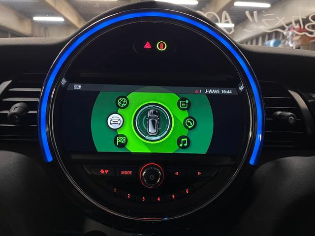 MINI クーパーSD アクティブクルーズコントロール ブラックレザーシート Harman/Kardon/ ドライビングモード LEDライト 前後センサー パドルシフト シートヒーター パーキングアシスト 6か月保証付き(41枚目)