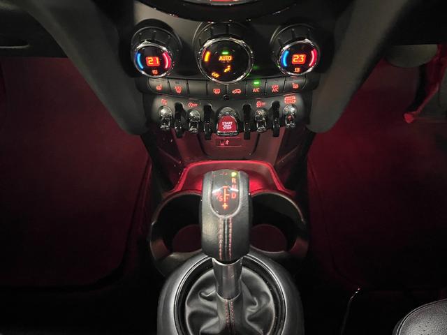 MINI クーパーSD アクティブクルーズコントロール ブラックレザーシート Harman/Kardon/ ドライビングモード LEDライト 前後センサー パドルシフト シートヒーター パーキングアシスト 6か月保証付き(47枚目)