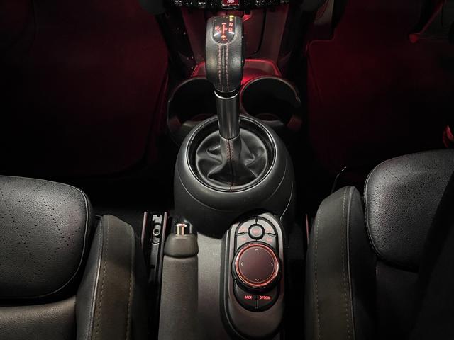 MINI クーパーSD アクティブクルーズコントロール ブラックレザーシート Harman/Kardon/ ドライビングモード LEDライト 前後センサー パドルシフト シートヒーター パーキングアシスト 6か月保証付き(50枚目)