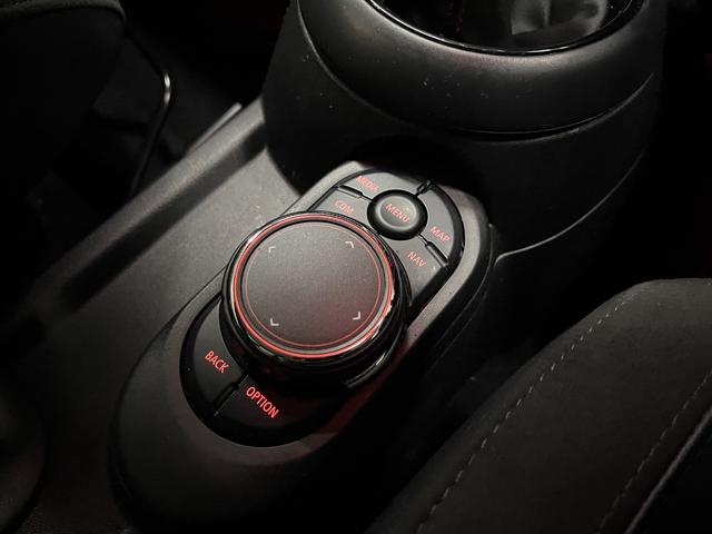 MINI クーパーSD アクティブクルーズコントロール ブラックレザーシート Harman/Kardon/ ドライビングモード LEDライト 前後センサー パドルシフト シートヒーター パーキングアシスト 6か月保証付き(51枚目)