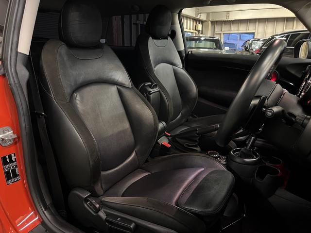 MINI クーパーSD アクティブクルーズコントロール ブラックレザーシート Harman/Kardon/ ドライビングモード LEDライト 前後センサー パドルシフト シートヒーター パーキングアシスト 6か月保証付き(55枚目)