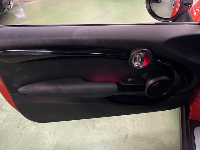 MINI クーパーSD アクティブクルーズコントロール ブラックレザーシート Harman/Kardon/ ドライビングモード LEDライト 前後センサー パドルシフト シートヒーター パーキングアシスト 6か月保証付き(64枚目)