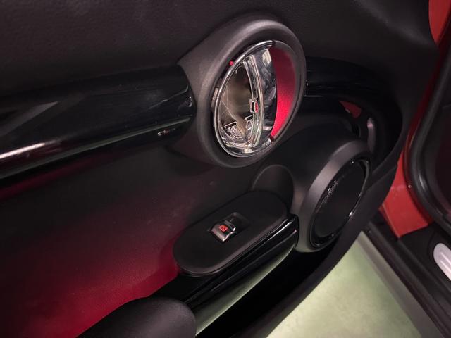 MINI クーパーSD アクティブクルーズコントロール ブラックレザーシート Harman/Kardon/ ドライビングモード LEDライト 前後センサー パドルシフト シートヒーター パーキングアシスト 6か月保証付き(65枚目)