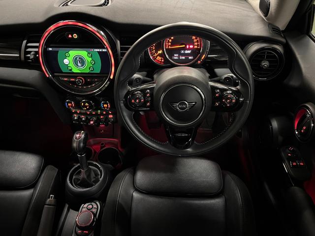 MINI クーパーSD アクティブクルーズコントロール ブラックレザーシート Harman/Kardon/ ドライビングモード LEDライト 前後センサー パドルシフト シートヒーター パーキングアシスト 6か月保証付き(70枚目)