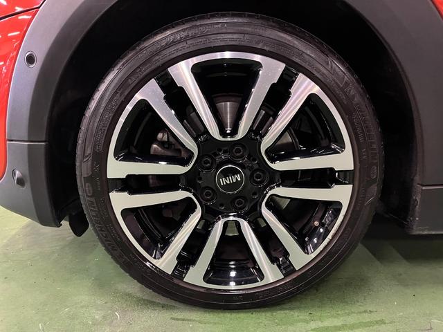 MINI クーパーSD アクティブクルーズコントロール ブラックレザーシート Harman/Kardon/ ドライビングモード LEDライト 前後センサー パドルシフト シートヒーター パーキングアシスト 6か月保証付き(78枚目)