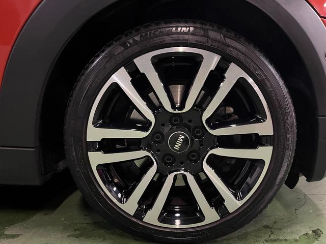 MINI クーパーSD アクティブクルーズコントロール ブラックレザーシート Harman/Kardon/ ドライビングモード LEDライト 前後センサー パドルシフト シートヒーター パーキングアシスト 6か月保証付き(79枚目)