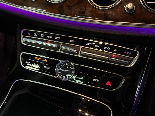 Ｅクラス Ｅ４００　４マチック　エクスクルーシブ　パノラマサンルーフ　ブラックレザーシート　レーダーセーフティパッケージ　アップルカープレイ　純正ナビＴＶ　全方位カメラ　ＬＥＤライト　液晶メーター　ブルメスター　パフュームアトマイザー　６か月保証付き（44枚目）