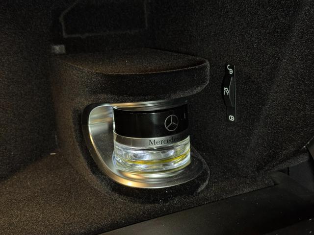 Ｅクラス Ｅ４００　４マチック　エクスクルーシブ　パノラマサンルーフ　ブラックレザーシート　レーダーセーフティパッケージ　アップルカープレイ　純正ナビＴＶ　全方位カメラ　ＬＥＤライト　液晶メーター　ブルメスター　パフュームアトマイザー　６か月保証付き（58枚目）