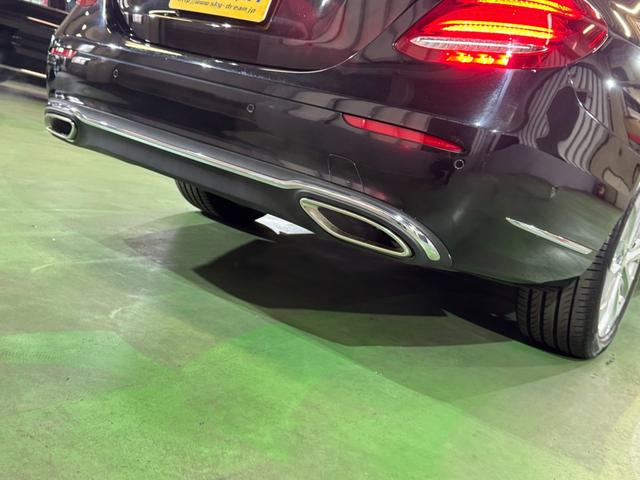 Ｅクラス Ｅ４００　４マチック　エクスクルーシブ　パノラマサンルーフ　ブラックレザーシート　レーダーセーフティパッケージ　アップルカープレイ　純正ナビＴＶ　全方位カメラ　ＬＥＤライト　液晶メーター　ブルメスター　パフュームアトマイザー　６か月保証付き（69枚目）