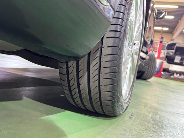 Ｅクラス Ｅ４００　４マチック　エクスクルーシブ　パノラマサンルーフ　ブラックレザーシート　レーダーセーフティパッケージ　アップルカープレイ　純正ナビＴＶ　全方位カメラ　ＬＥＤライト　液晶メーター　ブルメスター　パフュームアトマイザー　６か月保証付き（77枚目）