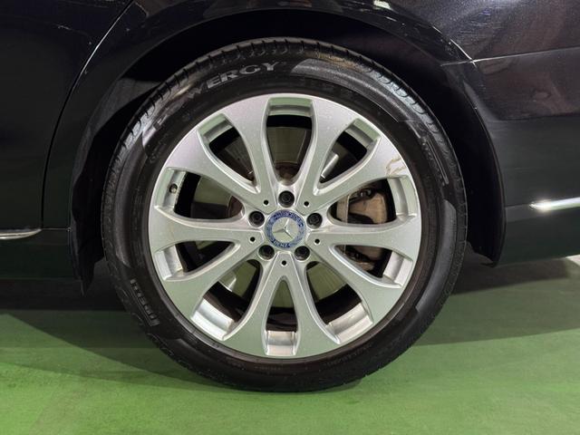 Ｅクラス Ｅ４００　４マチック　エクスクルーシブ　パノラマサンルーフ　ブラックレザーシート　レーダーセーフティパッケージ　アップルカープレイ　純正ナビＴＶ　全方位カメラ　ＬＥＤライト　液晶メーター　ブルメスター　パフュームアトマイザー　６か月保証付き（78枚目）