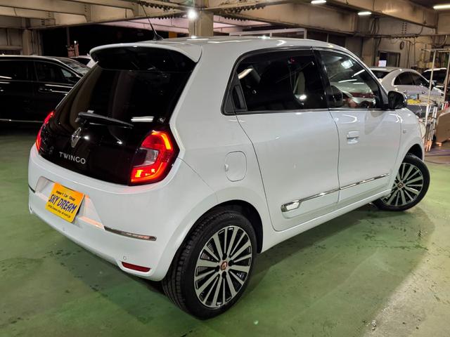 トゥインゴ ルコックスポルティフ　３５０台限定モデル　Ａｐｐｌｅカープレイ　ＬＥＤヘッドライト　純正１６インチアルミ　ハーフレザーシート　オートクルーズコントロール　シートヒーター　バックカメラ　Ｂソナー　ＥＴＣ　６か月保証付き（8枚目）