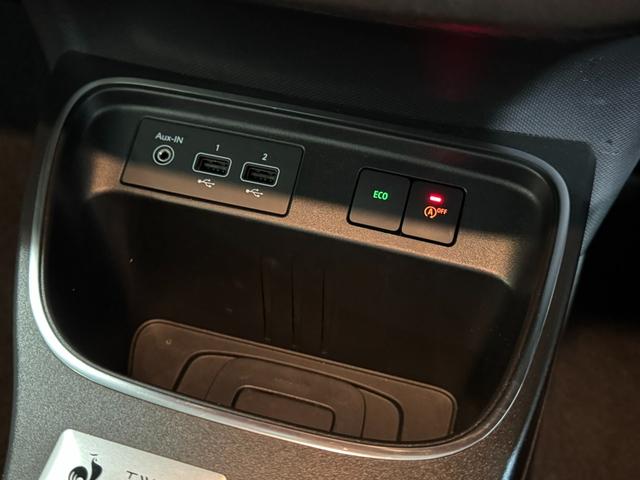 トゥインゴ ルコックスポルティフ　３５０台限定モデル　Ａｐｐｌｅカープレイ　ＬＥＤヘッドライト　純正１６インチアルミ　ハーフレザーシート　オートクルーズコントロール　シートヒーター　バックカメラ　Ｂソナー　ＥＴＣ　６か月保証付き（21枚目）