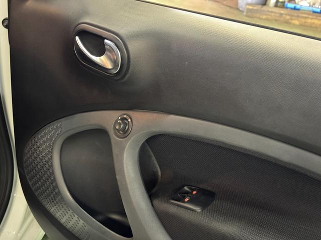 スマートフォーツークーペ ターボ パノラミックガラスルーフ 社外ナビ TV バックカメラ LEDライト 車間距離警告 ブラックレザーシート シートヒーター バックソナー オートクルーズコントロール ETC タコメーター 6か月保証付き(36枚目)