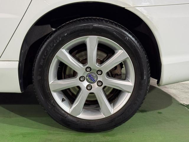 V70 T4 クラシック アダプティブクルーズコントロール CITYSAFETY サンルーフ 黒革エアシート ベンチレーション キセノン ナビ Bカメラ 電動リアゲート 液晶メーター パドルS ハーマンカードン 6か月保証付き(68枚目)