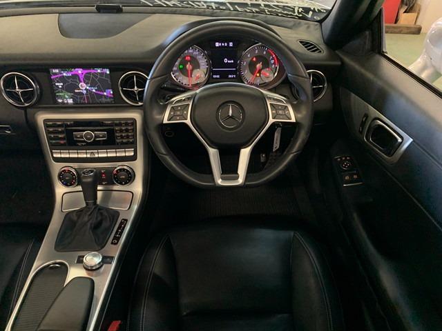 SLK200ブルーエフィシェンシー スポーツ ブラックレザーシート キセノンライト 社外前後コーナーセンサー 純正ナビ地デジ 純正17インチアルミ ETC パドルシフト シートヒーター エアスカーフ 電動オープントップ オートクルーズコントロール(6枚目)