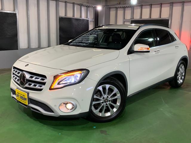 ＧＬＡクラス ＧＬＡ１８０　後期モデル　レーダーセーフティパッケージ　黒ハーフレザーシート　シートヒーター　ＬＥＤヘッドライト　電動リアゲート　パドルシフト　純正ナビ地デジ　バックカメラ　アップルカープレイ　アンドロイドオート（2枚目）