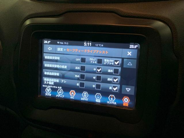 ジープ・レネゲード ロンジチュード　後期型　前面衝突警報　オートクルーズコントロール　Ｂｅａｔｓ　純正ディスプレイオーディオ　Ａｐｐｌｅカープレイ　バックカメラ　純正１６インチアルミ　ＥＴＣ　ブラインドスポット　レーンセンス　Ｂソナー（4枚目）