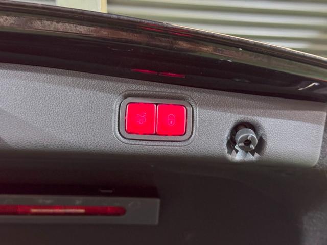 Ｅクラス Ｅ２５０　アバンギャルド　スポーツ　中期型　レザーエクスクルーシブパッケージ　レーダーセーフティパッケージ　エアバランスパッケージ　ナビ地デジ　全方位カメラ　ＬＥＤライト　アップルカープレイ　ブルメスター　電動リアゲート　６か月保証付き（67枚目）