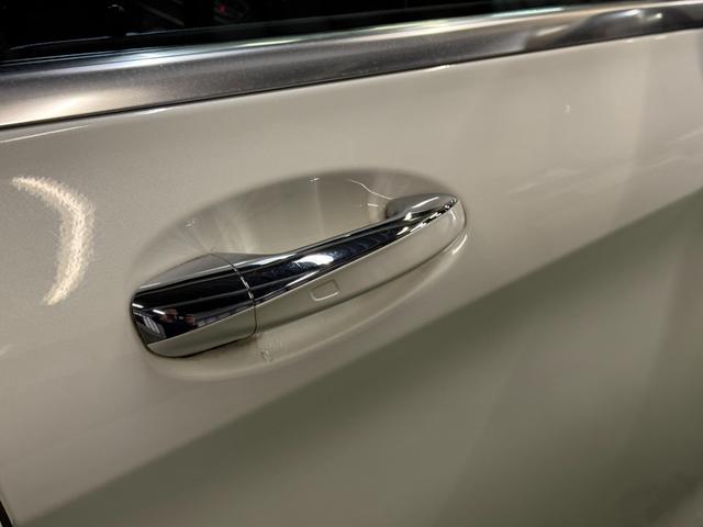 Ｃクラス Ｃ２００アバンギャルド　レザーエクスクルーシブＰ　液晶メーター　レーダーセーフティパッケージ　ブルメスター　パフュームアトマイザー　電動リアゲート　ヘッドアップディスプレイ　ＬＥＤライト　電動リアゲート　６か月保証付き（11枚目）