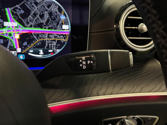 Eクラスステーションワゴン E300 ステーションワゴン スポーツ 1オーナー パノラマサンルーフ レーダーセーフティPKG レザーシート ヘッドアップディスプレイ ナビ地デジ 全方位カメラ 19AW アップルカープレイ ブルメスター エアバランスP 6か月保証付き(18枚目)